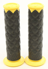 Load image into Gallery viewer, SPIDER SLIM LINE SLT GRIPS YELLOW/BLACK 7/8&quot; SLT Y/B