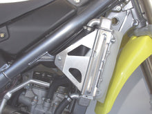 Load image into Gallery viewer, WORKS RADIATOR BRACE '07 RMZ450 18-492